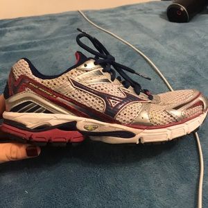 Mizuno athletic shoe